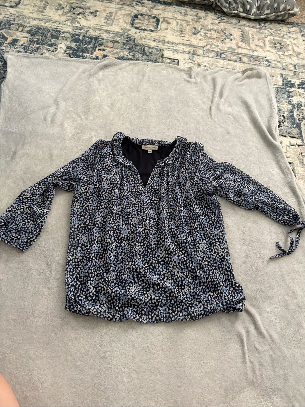Blue Floral V-Neck Blouse with 3/4 Sleeves